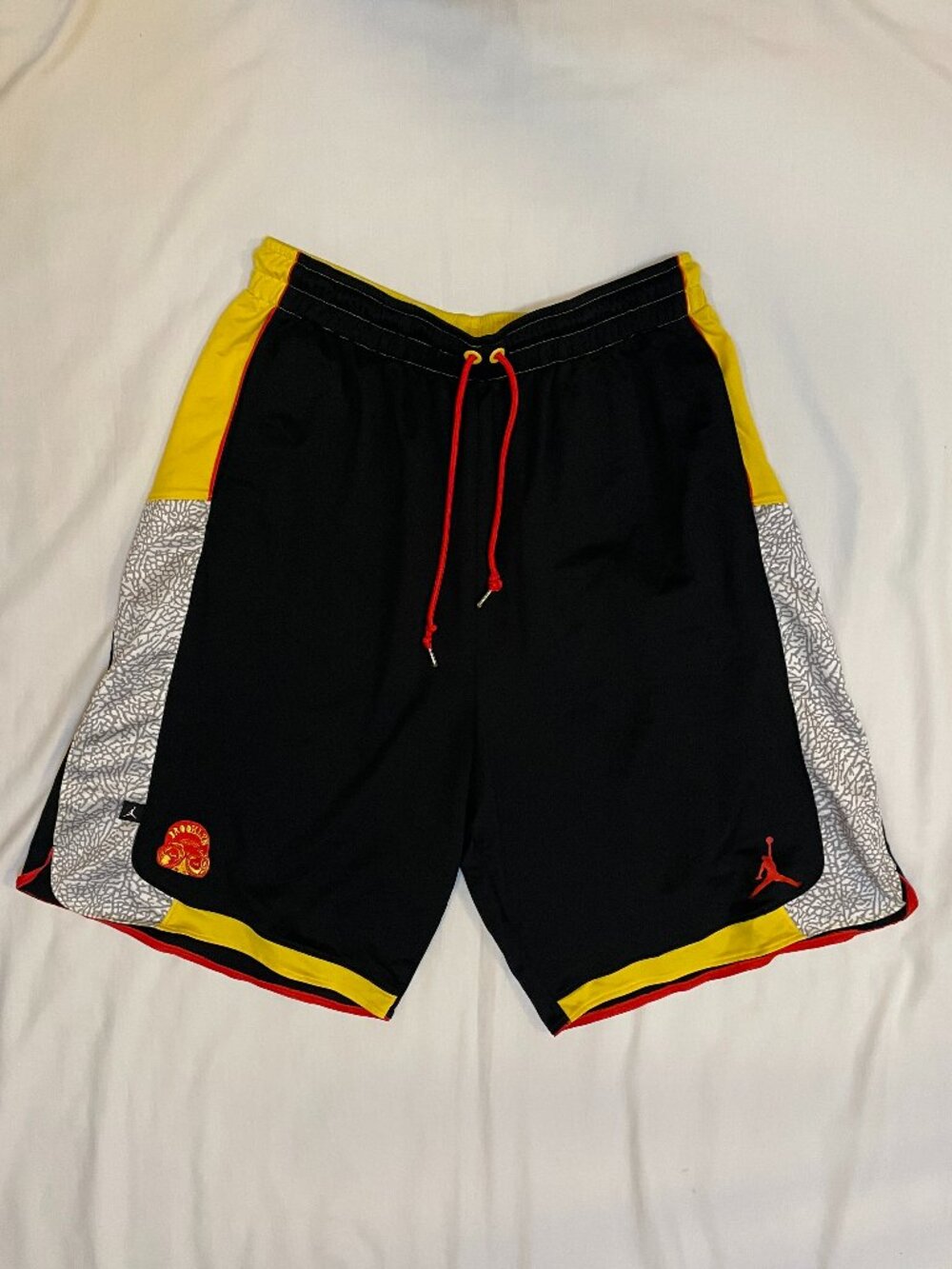 Jordan Shorts Mens XL Brooklyn Spike Lee Yellow Black Elephant 573632-010